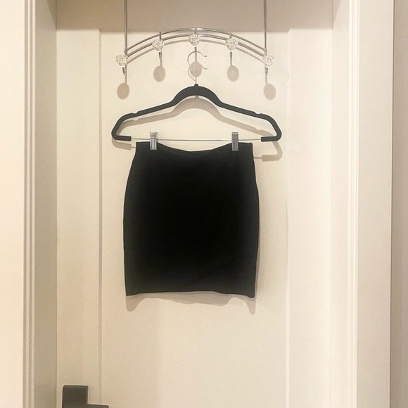 Aritzia - Talula - Wrap Mini Skirt - Black - Extra Small (XS) - Picture 4 of 4